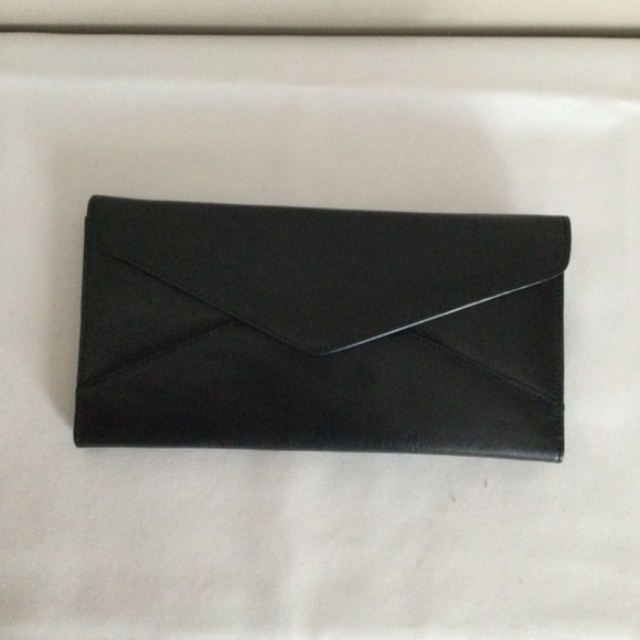 Leather Danier 2 in 1 Travel Wallet with Removable Passport Holder - Picture 4 of 6